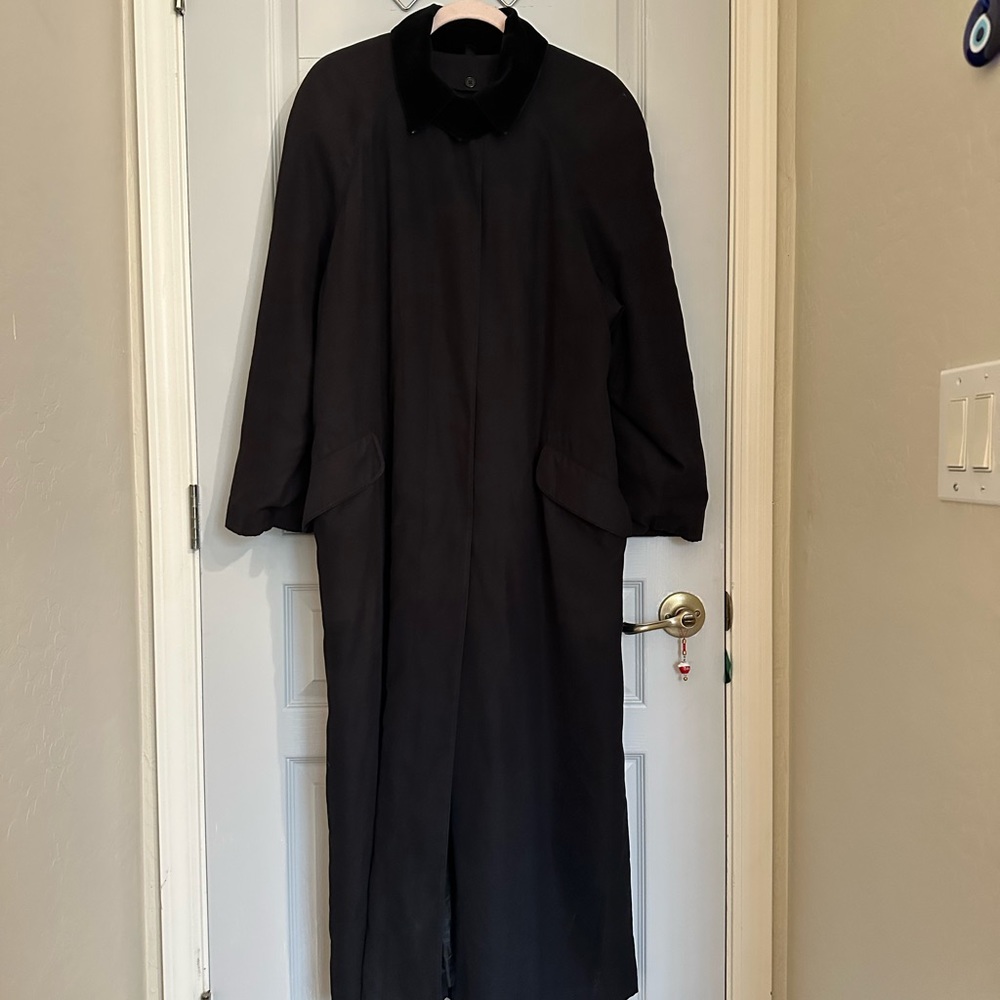 Black Anne Klein II trench coat with velvet trim and removable liner (size 6)